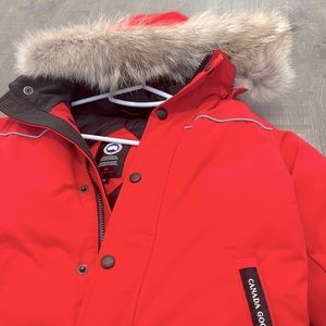 Canadagoose snowsuit with fur size 4-5 wear once ! 99% condition !